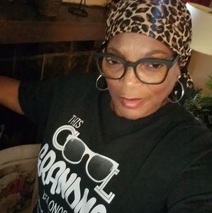 Meet your Posher, Sharon